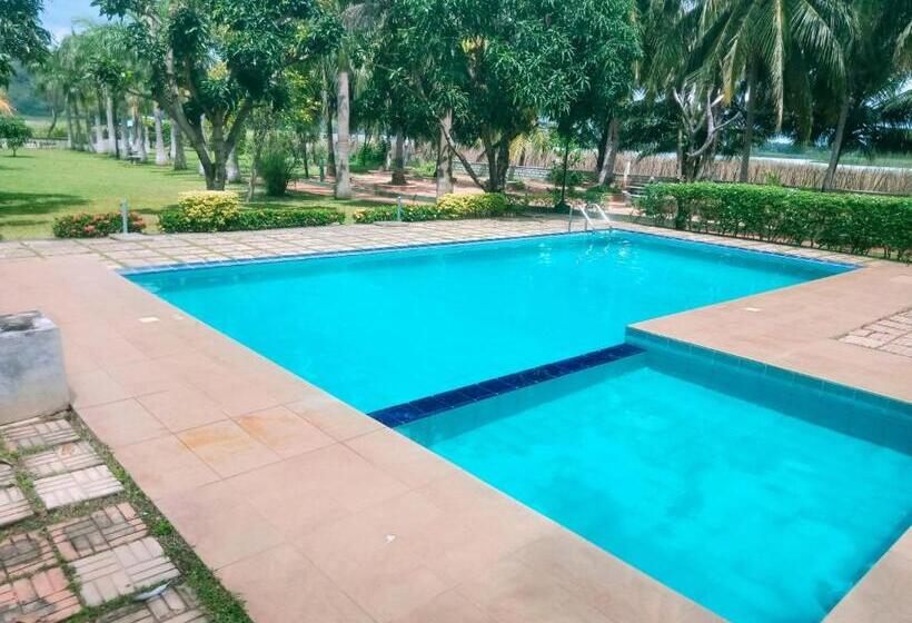 בית מלון כפרי Nilambara Lake View