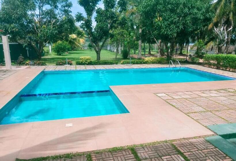 בית מלון כפרי Nilambara Lake View
