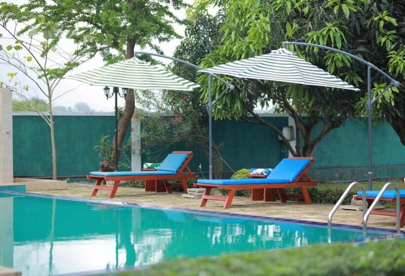 בית מלון כפרי Nilambara Lake View