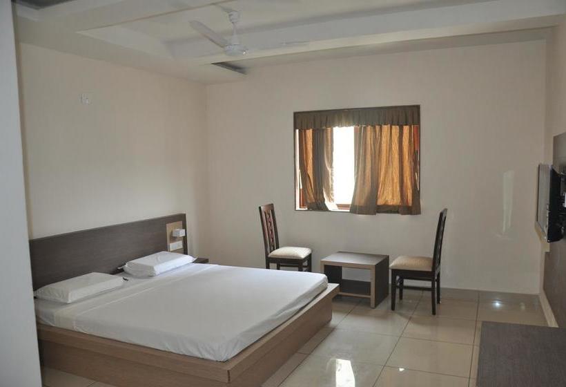 בית מלון כפרי Shivaprasad Grand