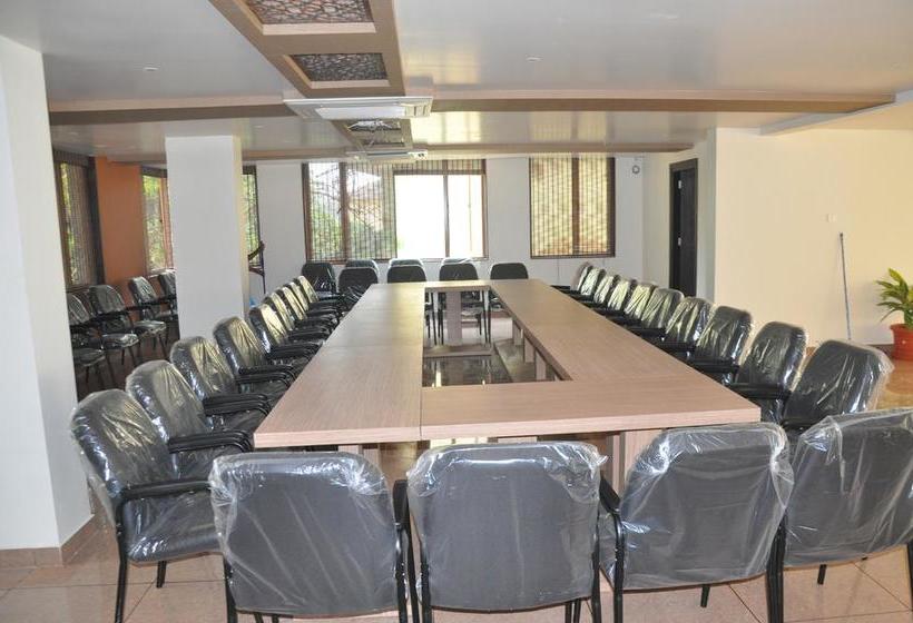 בית מלון כפרי Shivaprasad Grand