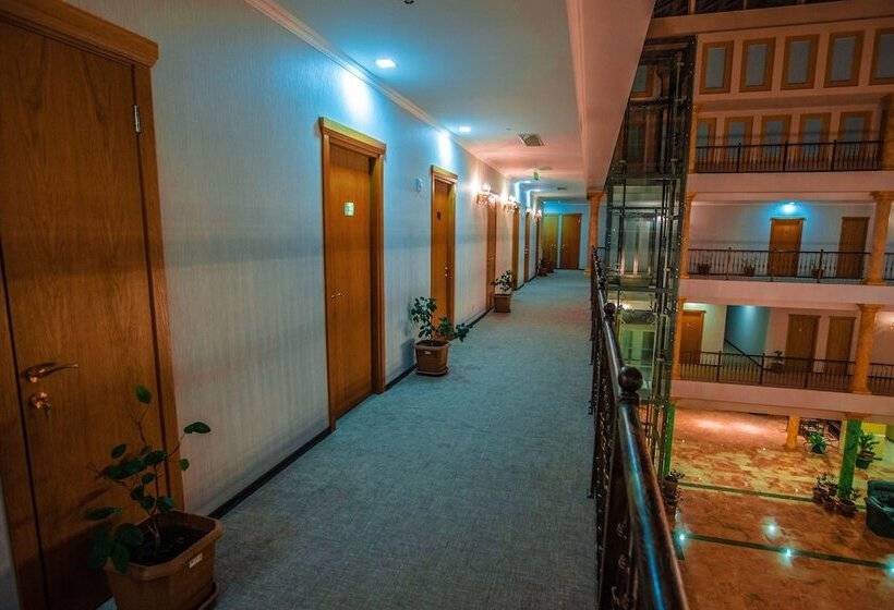 בית מלון כפרי Sno Inn Kazbegi