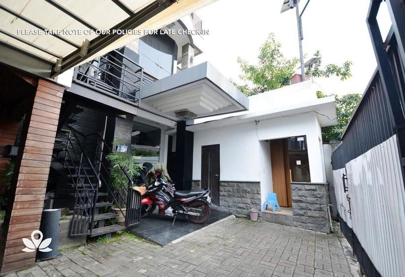 Отель Zen Rooms Radio Dalam