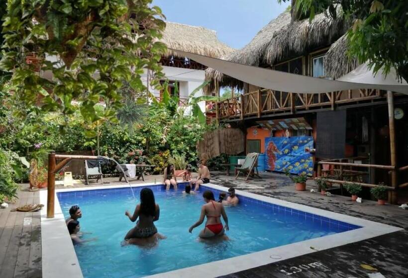 La Natura Hostel & Pool
