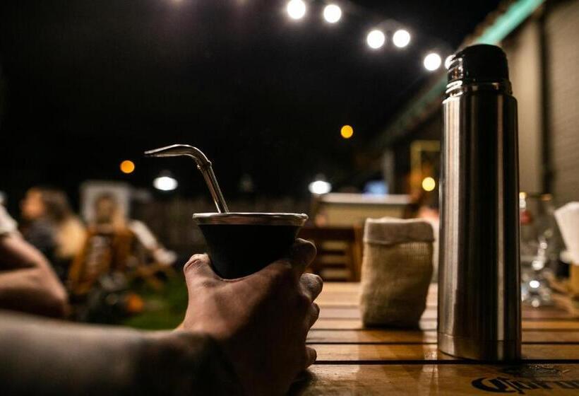 Pura Vida Mae Hostel