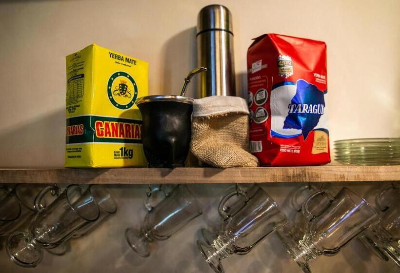 Pura Vida Mae Hostel