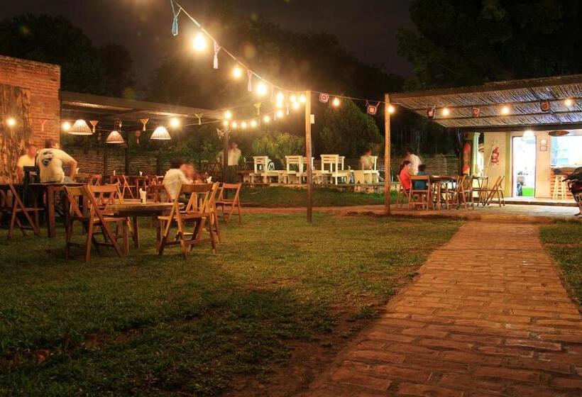 Pura Vida Mae Hostel