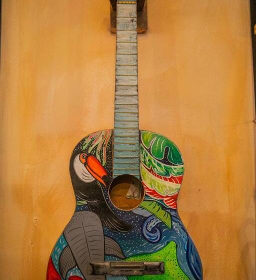 Pura Vida Mae Hostel