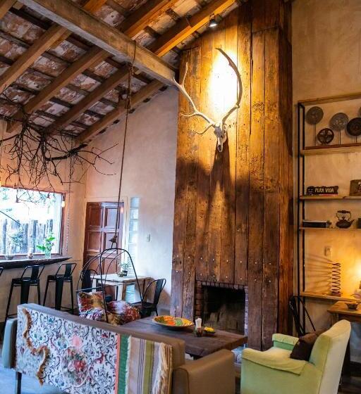 Pura Vida Mae Hostel