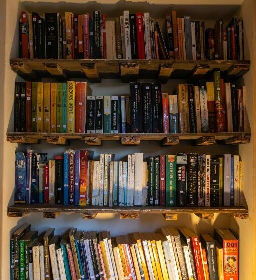 Pura Vida Mae Hostel