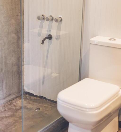 Pura Vida Mae Hostel