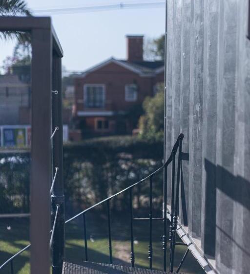 Pura Vida Mae Hostel