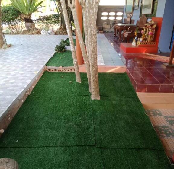 אתר נופש Haad Somboon House