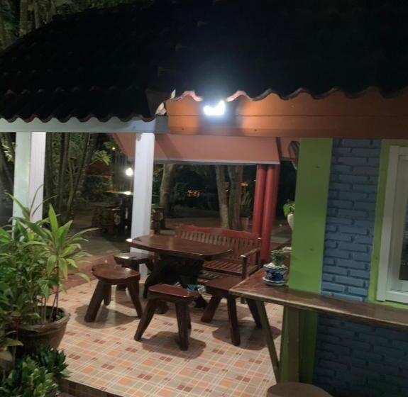 אתר נופש Haad Somboon House