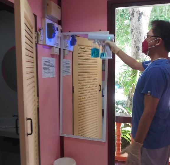 אתר נופש Haad Somboon House