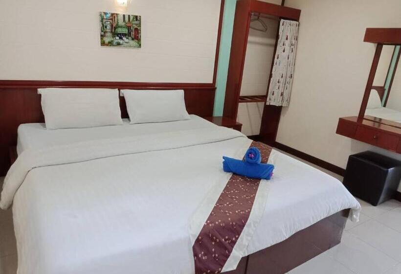 אתר נופש Haad Somboon House