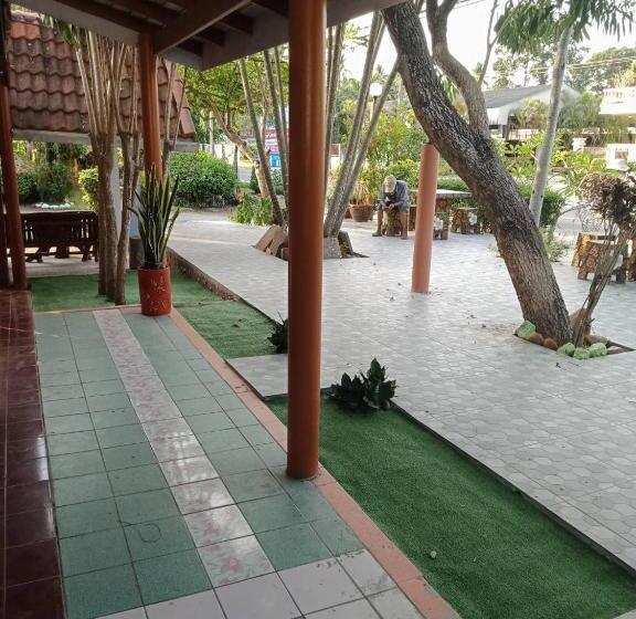 אתר נופש Haad Somboon House