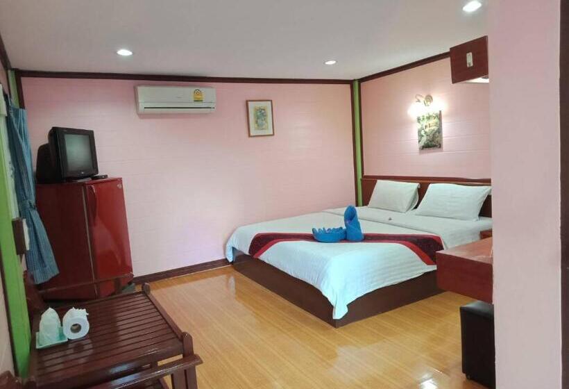 אתר נופש Haad Somboon House