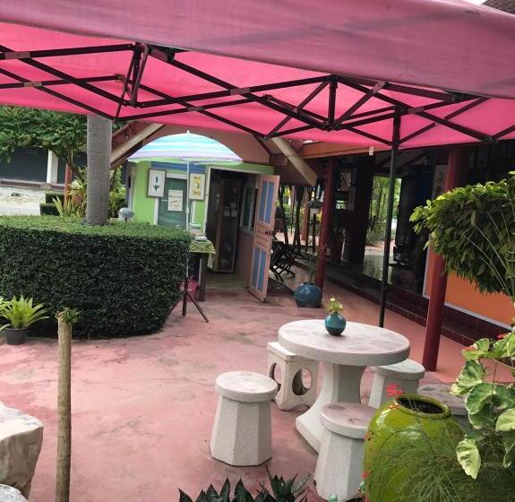 אתר נופש Haad Somboon House