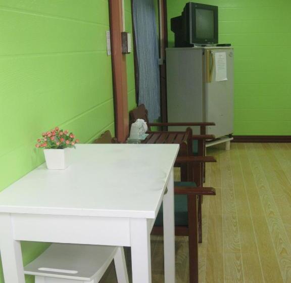 אתר נופש Haad Somboon House