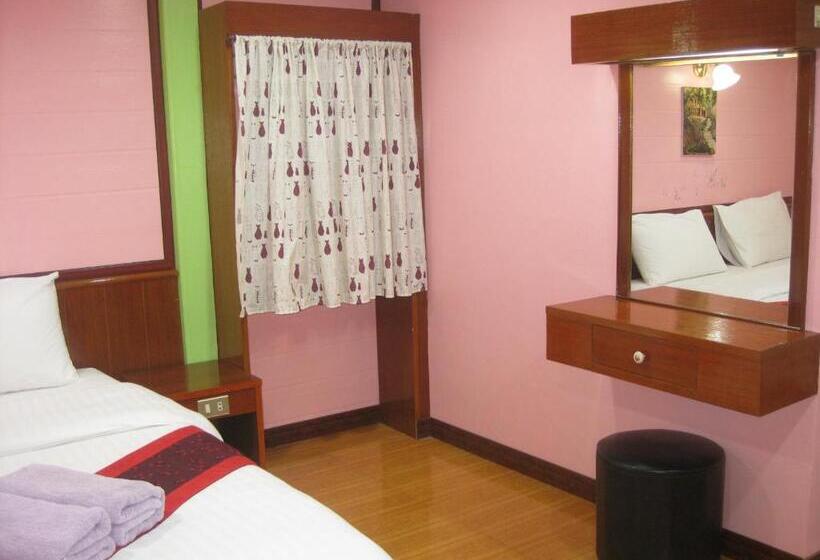 אתר נופש Haad Somboon House