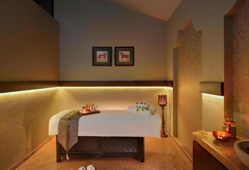 منتجع Kabir Hotel & Spa