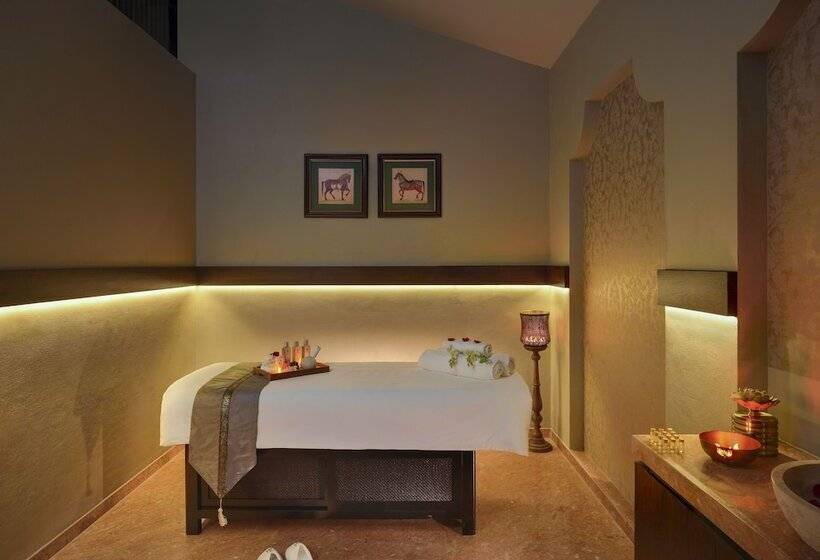 منتجع Kabir Hotel & Spa
