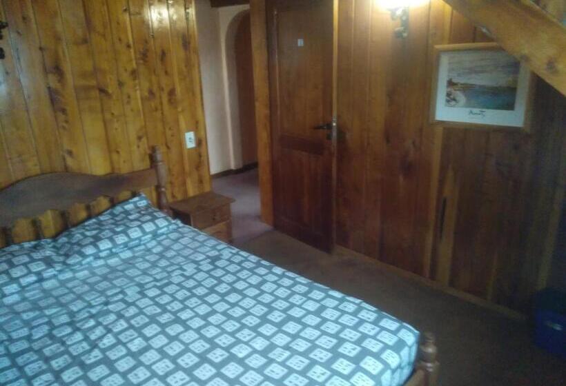 Universal Traveller's Hostel