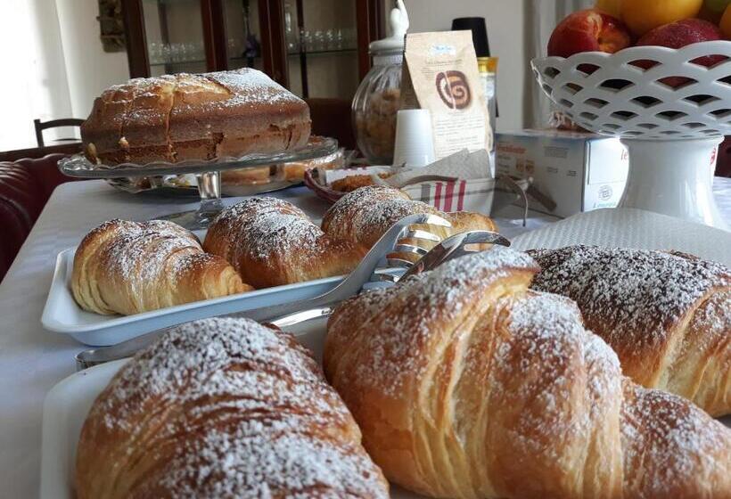 ベッドアンドブレックファースト Villa Orchidea