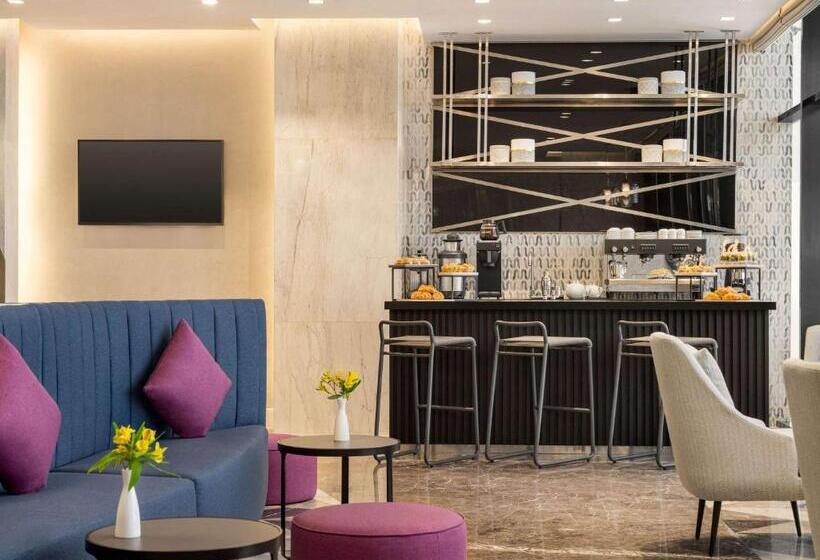 ホテル Mercure Riyadh Al Anoud