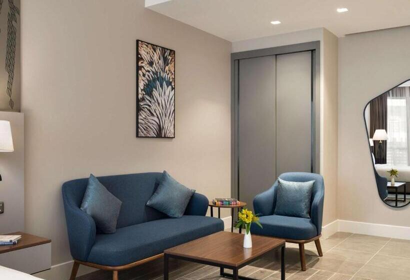 ホテル Mercure Riyadh Al Anoud