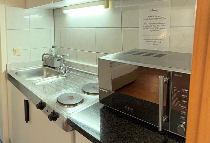 Keyless Boardinghouse