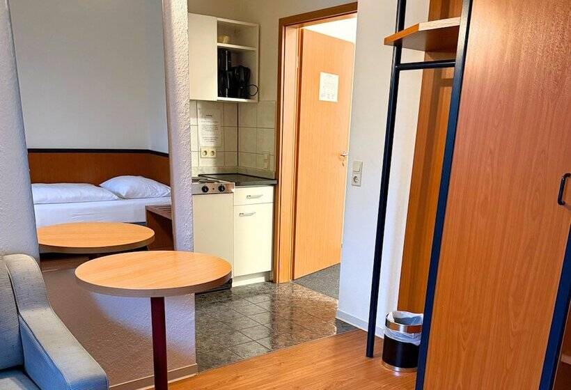 Keyless Boardinghouse