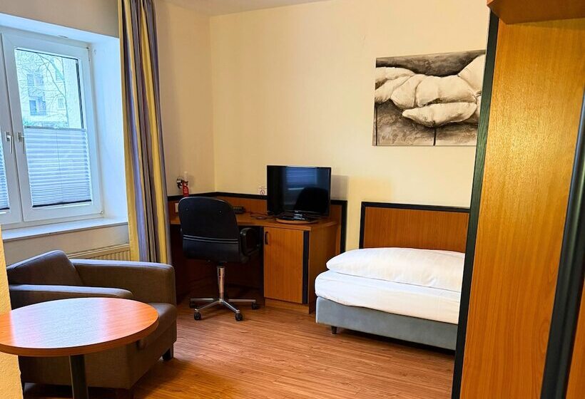 Keyless Boardinghouse