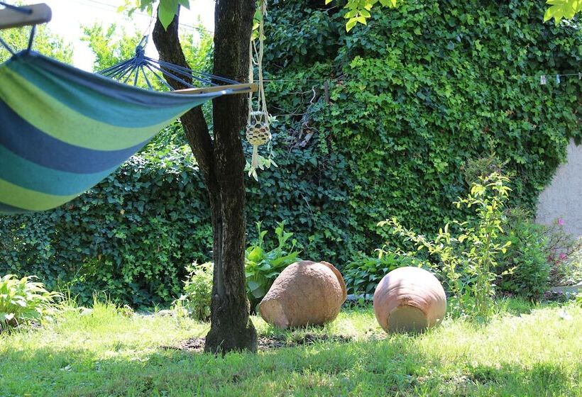 פנסיון La Deka Guesthouse