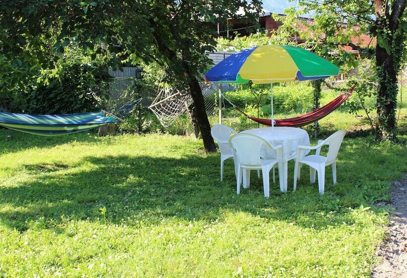 פנסיון La Deka Guesthouse