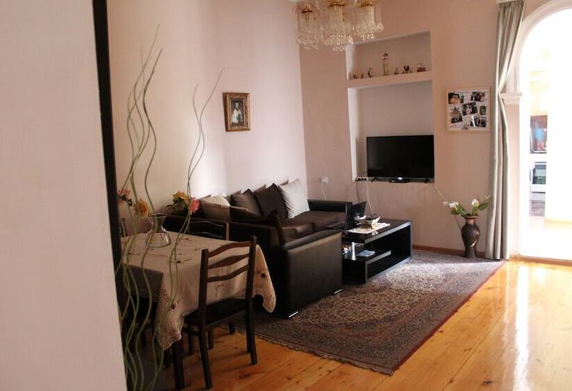 פנסיון La Deka Guesthouse