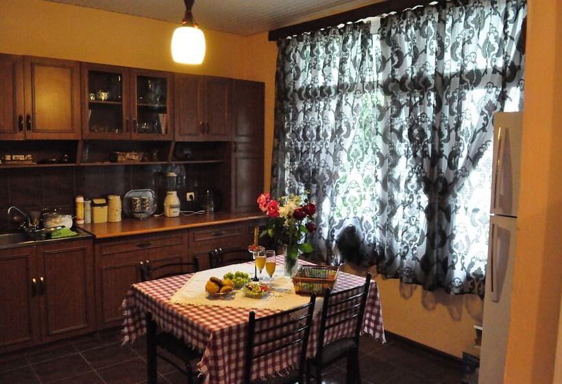 פנסיון La Deka Guesthouse