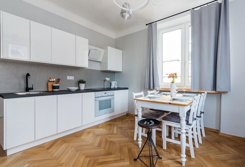 P&o Apartments Center