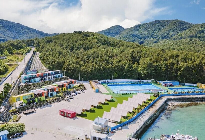 Goseong Bluebeach Pension&glamping