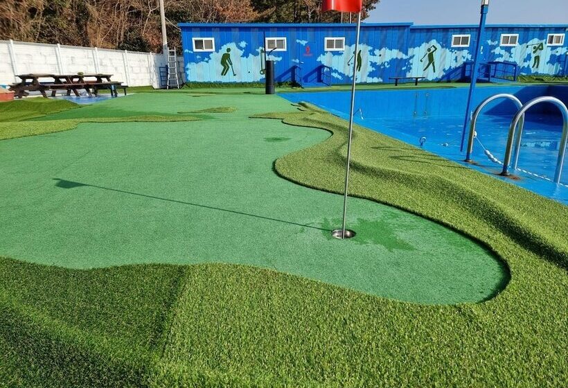 Goseong Bluebeach Pension&glamping