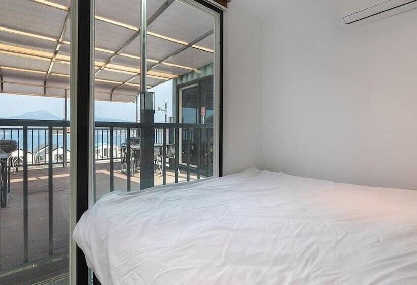 Goseong Bluebeach Pension&glamping