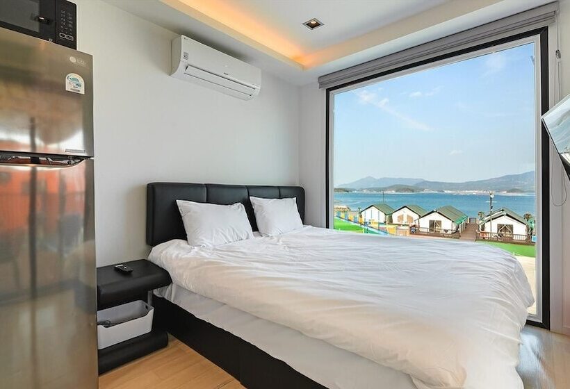 Goseong Bluebeach Pension&glamping