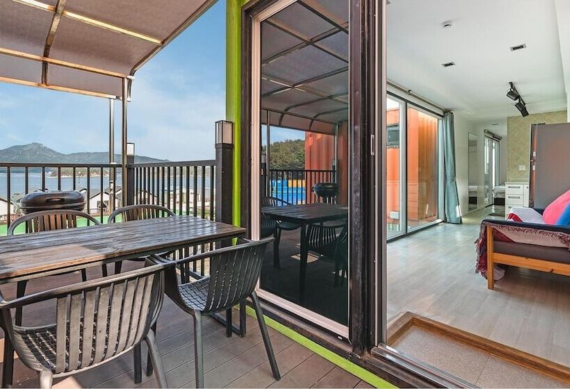 Goseong Bluebeach Pension&glamping