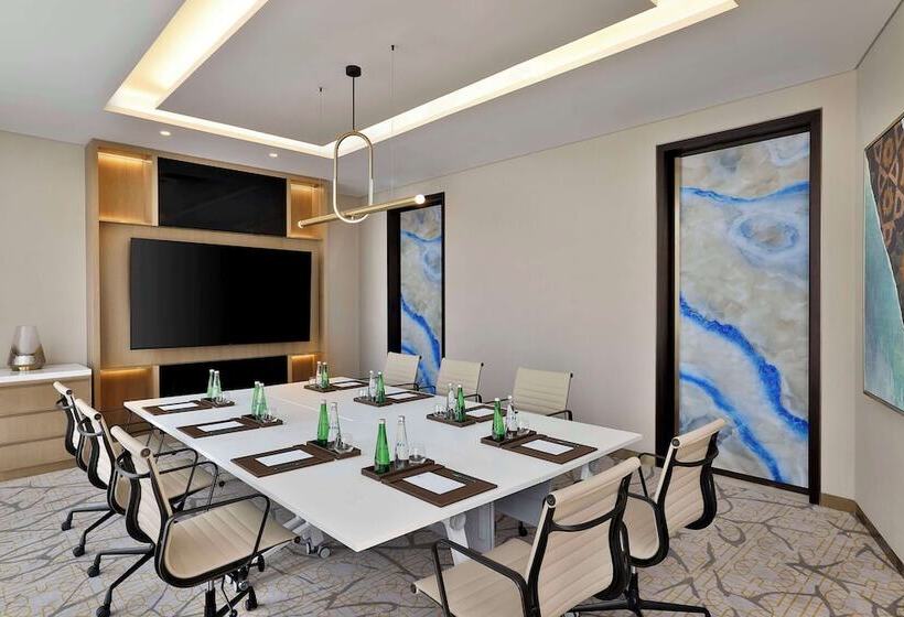 هتل Embassy Suites By Hilton Dubai Business Bay