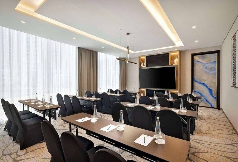 هتل Embassy Suites By Hilton Dubai Business Bay