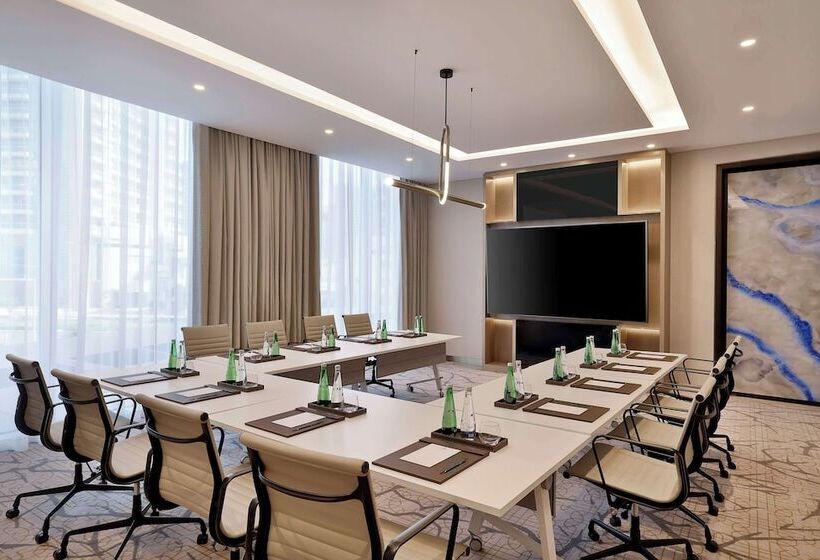 هتل Embassy Suites By Hilton Dubai Business Bay