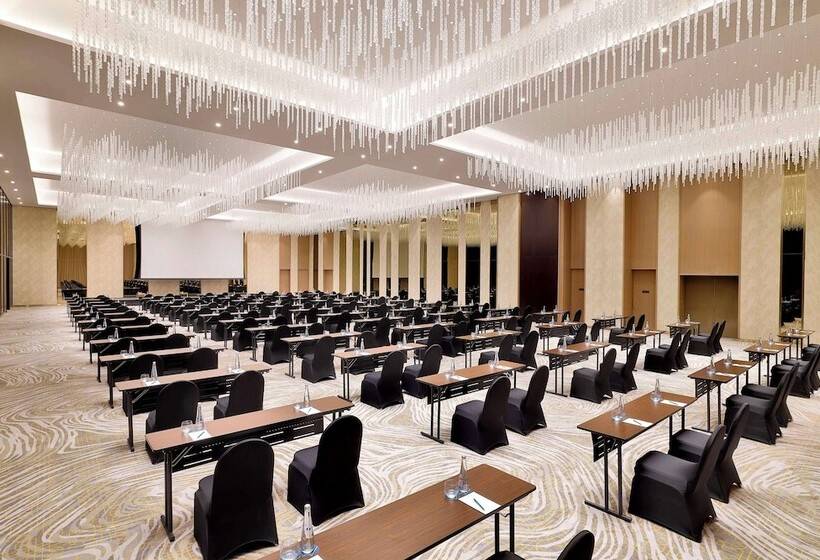 هتل Embassy Suites By Hilton Dubai Business Bay