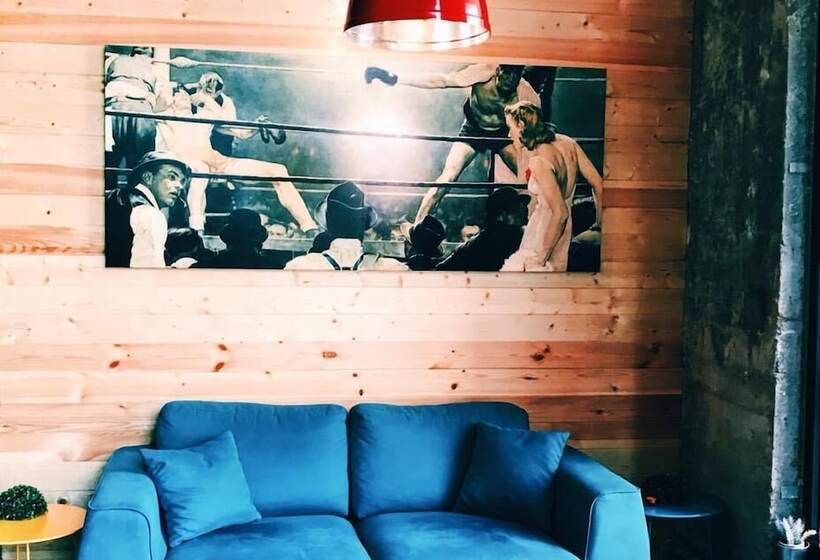 هاستل Astra Palace