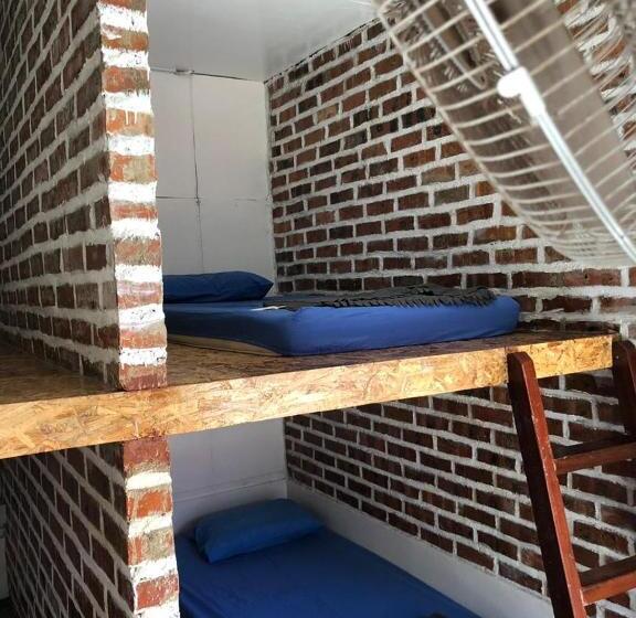 旅馆 Quiver Dive Team Perhentian Dorm